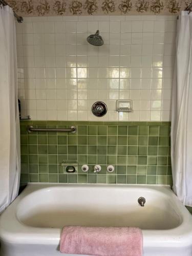 Munroe Inn Boutique Hotel in ออเบิร์น (ME)