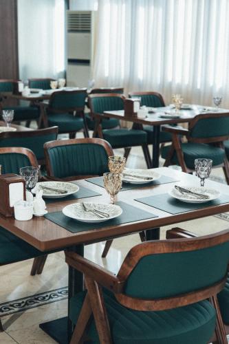 ห้องอาหาร, Vogue hotel in เขตออยซอฟ