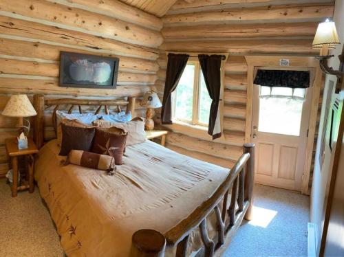Rocky Mountains Getaway: Gorgeous Log Cabin in Darby, Montana in Darby (MT)