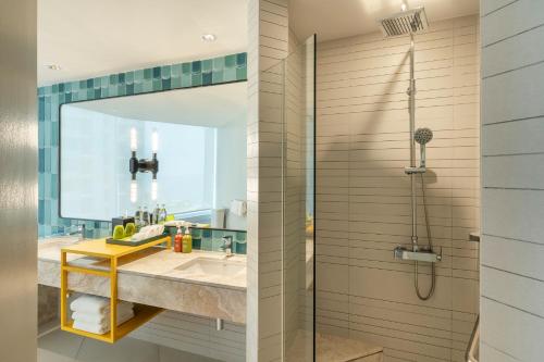 room detail thumbnail 2