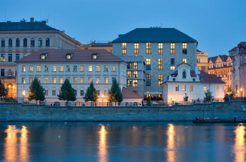 Four Seasons Hotel Prague - image 10