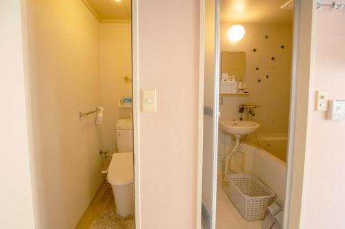 room detail thumbnail 2