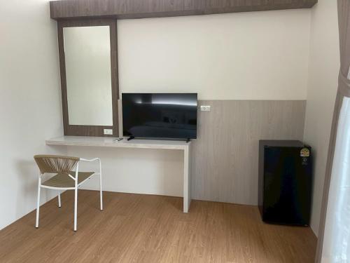 room detail thumbnail 2