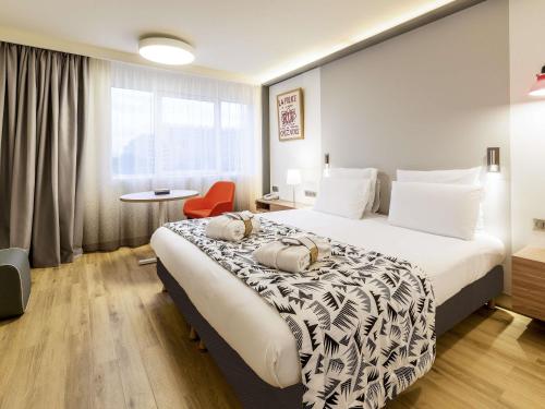 room detail thumbnail 1