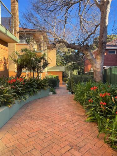 Cronulla courtyard unit, 10 mins walk to Beach & Bay in Cronulla