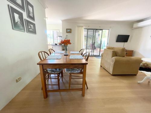 Cronulla courtyard unit, 10 mins walk to Beach & Bay in Cronulla