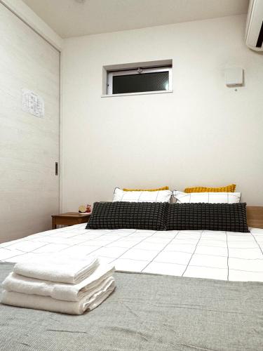 天下茶屋徒歩圏内 花園町駅徒歩3分 難波 梅田に直通 トイレと浴室付き まるまる貸切 部屋35平