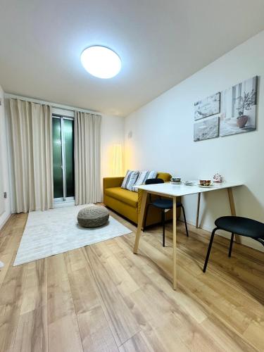 天下茶屋徒歩圏内 花園町駅徒歩3分 難波 梅田に直通 トイレと浴室付き まるまる貸切 部屋35平