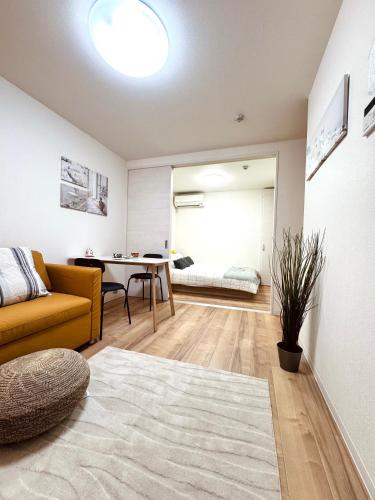 天下茶屋徒歩圏内 花園町駅徒歩3分 難波 梅田に直通 トイレと浴室付き まるまる貸切 部屋35平