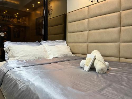 EaseStay by Bren in Shell Residences MOA, Manille