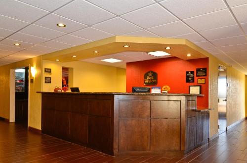 Best Western Plus Parkway Hotel in Alton