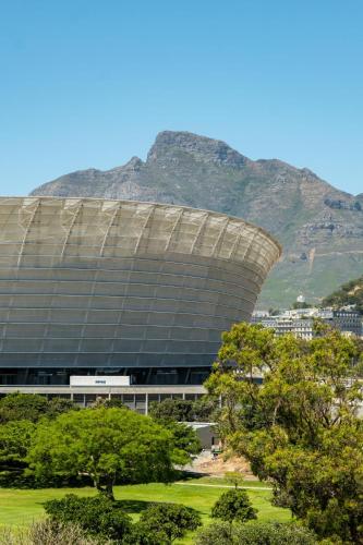 2bed Mouille Point Apartment w Amazing Cape Views - image 8