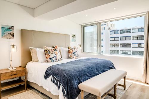 2bed Mouille Point Apartment w Amazing Cape Views - image 12