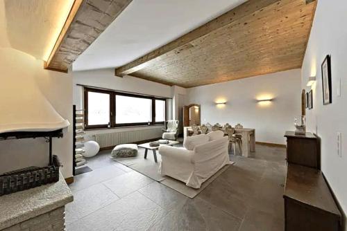 Attic Lake View with Free Parking in Silvaplana City Center