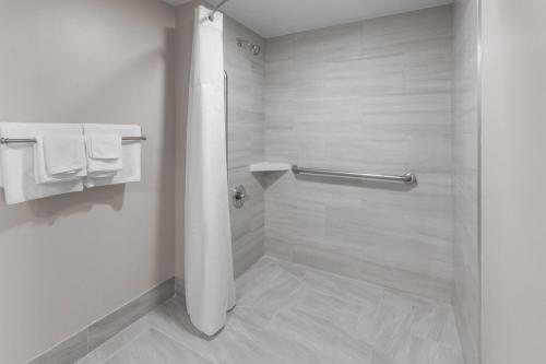 Days Inn by Wyndham Dumfries Quantico - image 6