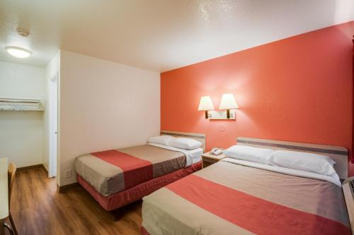 2 double beds