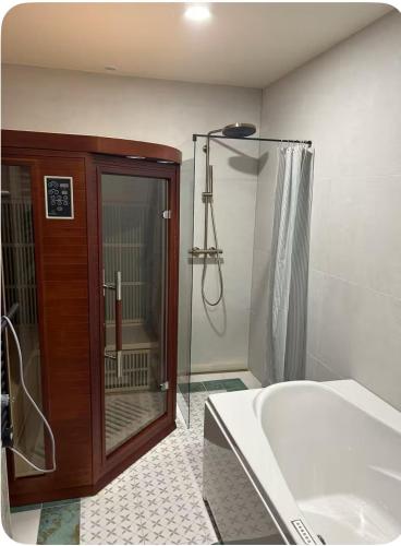 Cisárska Komnata (Cisarska Komnata) in 斯帕尼亞多利納