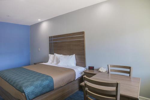 Rodeway Inn & Suites Houston - I-45 North near Spring - image 10