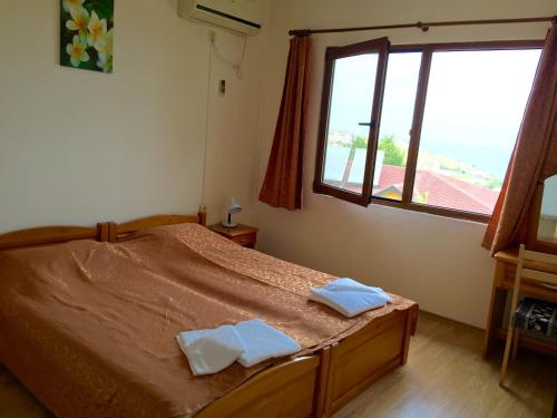 2 bedrooms, 4 beds