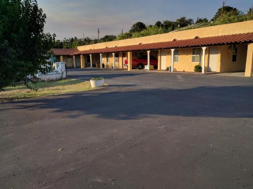 El Rey Motel - image 11