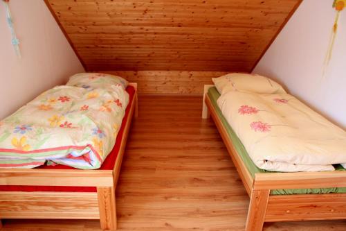 4 bedrooms, 10 beds