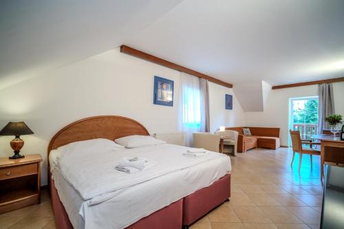 Hotel Barborka in Frymburk City Center