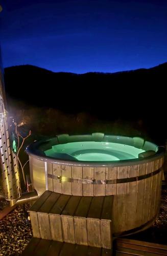 Джакузі, Zenzia Glamping Adult Only in Пятра Нямц