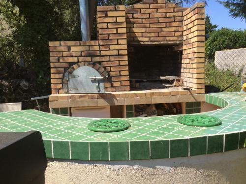 La Roseraie Camarguaise in Arles Suburbs