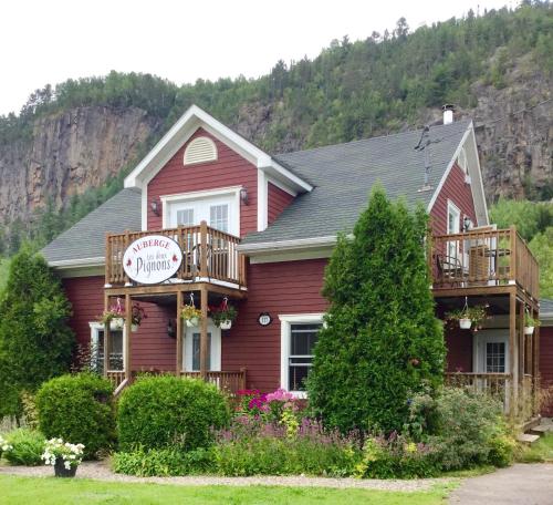 B&B Les Deux Pignons - Accommodation - Petit-Saguenay