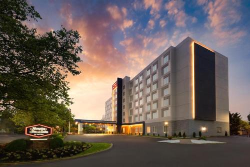 Hampton Inn & Suites By Hilton- Newark Airport Elizabeth in Newark, USA