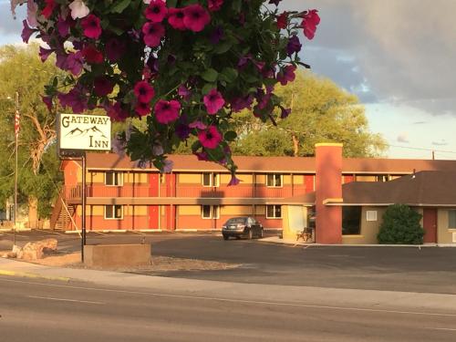 . Gateway Inn