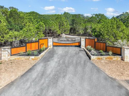 Cabins at Flite Acres - Coyote Cabin in Wimberley, USA