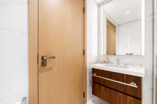 Urban 1BR Retreat RP Heights Near Dubai Mall - image 9