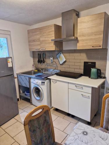 Bungalow 2 - 4-Raum-Wohnung mit Küche und 2 WC Duschen in Ohrdruf-Crawinkel (Bungalow 2 - 4-Raum-Wohnung mit Kuche und 2 WC Duschen in Ohrdruf-Crawinkel) in كراوينكل