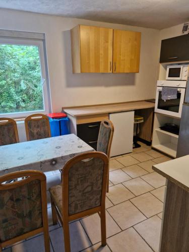 Bungalow 2 - 4-Raum-Wohnung mit Küche und 2 WC Duschen in Ohrdruf-Crawinkel (Bungalow 2 - 4-Raum-Wohnung mit Kuche und 2 WC Duschen in Ohrdruf-Crawinkel) in كراوينكل