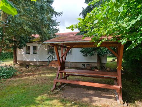 Bungalow 2 - 4-Raum-Wohnung mit Küche und 2 WC Duschen in Ohrdruf-Crawinkel (Bungalow 2 - 4-Raum-Wohnung mit Kuche und 2 WC Duschen in Ohrdruf-Crawinkel) in كراوينكل