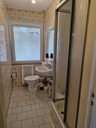 Bungalow 2 - 4-Raum-Wohnung mit Küche und 2 WC Duschen in Ohrdruf-Crawinkel (Bungalow 2 - 4-Raum-Wohnung mit Kuche und 2 WC Duschen in Ohrdruf-Crawinkel) in كراوينكل