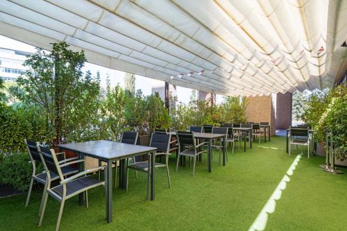 فندق سيلكين بويرتا مدريد (Silken Puerta Madrid Hotel) in سان بلاس