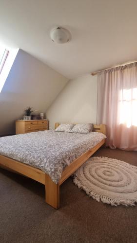 3 bedrooms, 5 beds