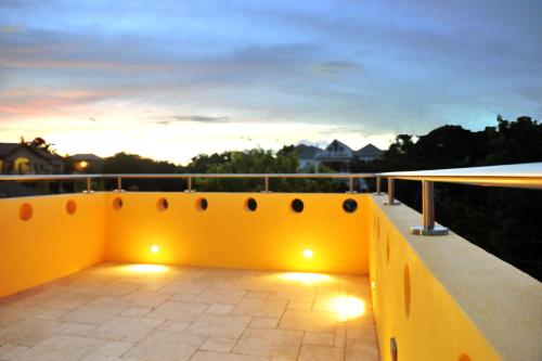 ระเบียง/ชานเรือน, ONE LUXE JAMAICA VILLA with private pool, modern interior and secluded in โอโค ริโอส