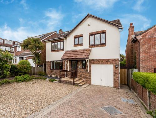 Spacious Seaside Home in Peaceful Coastal Setting - 5 Minutes Walk to the Beach – khách sạn tại East Southbourne and Tuckton