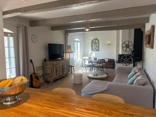 3 Bedroom 2 Bath Villa Private Pool in Mougins