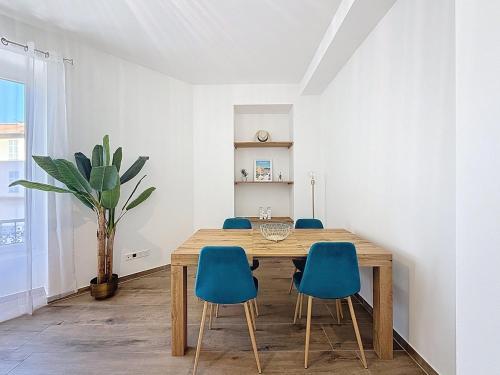 Facilities, Le Francis - Riquier Port de Nice near Mt Boron