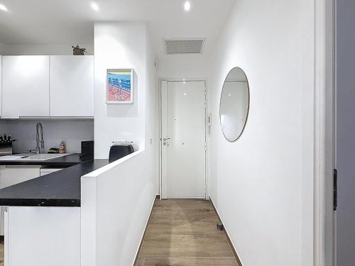 Entrance, Le Francis - Riquier Port de Nice near Mt Boron