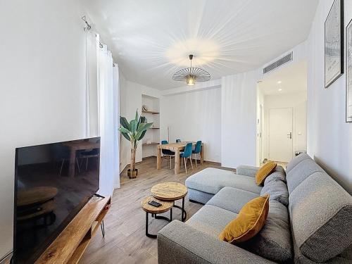 Le Francis - Riquier Port de Nice near Mt Boron