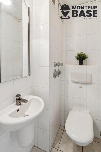 Bathroom, MONTEUR - Unterkunft fur bis zu 6 Personen in 63128 Dietzenbach - OF05 in Dietzenbach