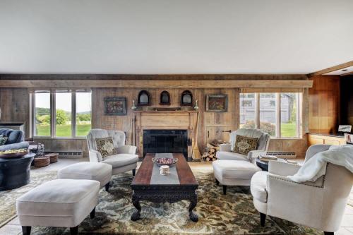 Longpond House in Lakeville