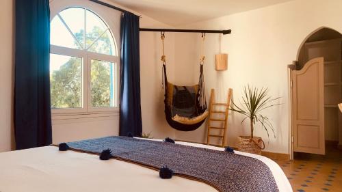 1 queen bed, 1 double bed, 1 twin bed