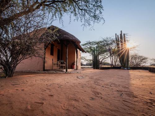 A szálláshely kívülről, Eningu Kalahari Lodge in Gobabis