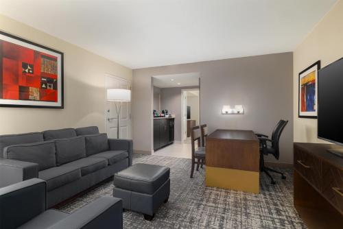 Embassy Suites Laredo - image 9
